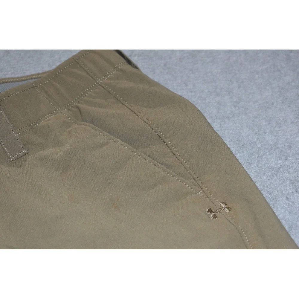 Under Armour Golf Pants Mens 32 x 30 Tan Loose Fit Chino Trousers Tan Logo